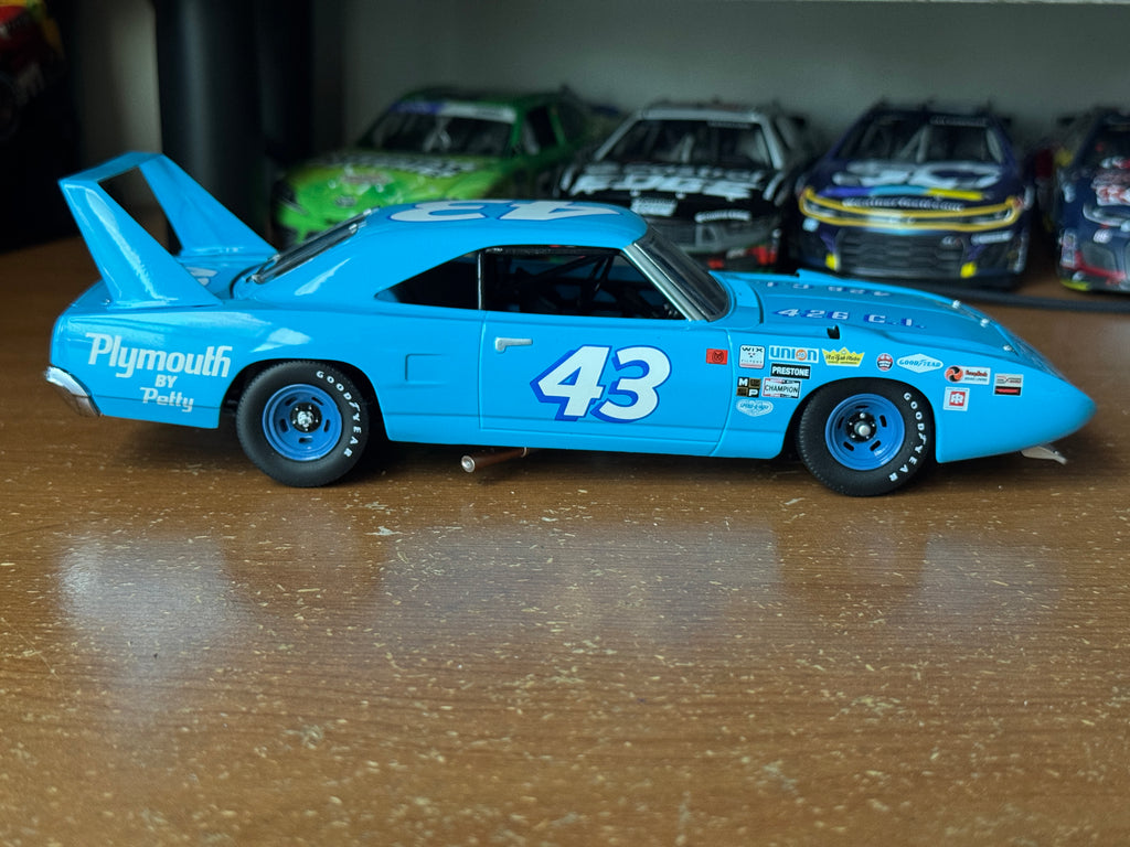 Richard Petty 1970 Plymouth Superbird University of Racing 1:24 Nascar Diecast