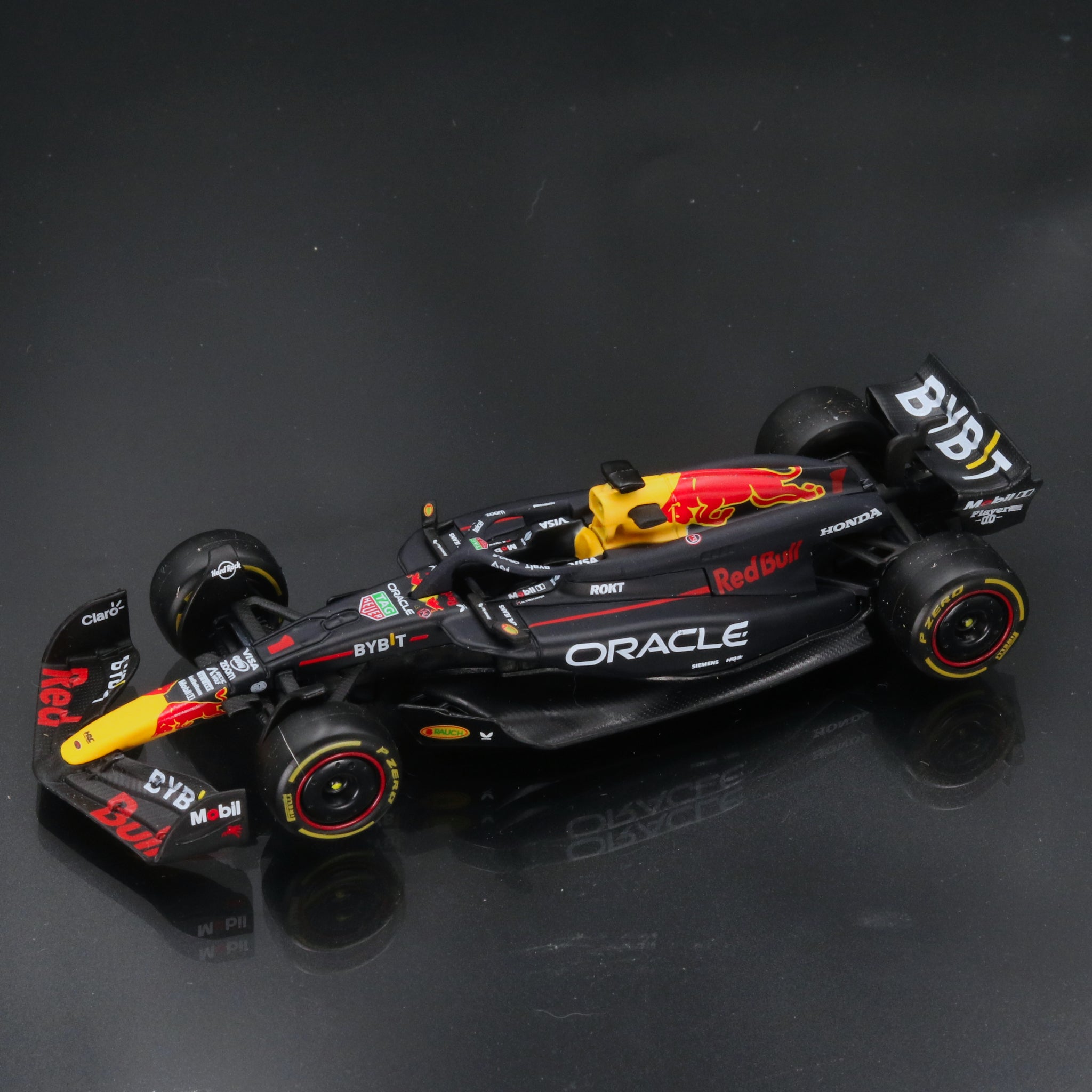 Max Verstappen 2024 Oracle Red Bull Racing Honda RB20 Formula 1 Champion 1:43 Bburago Diecast