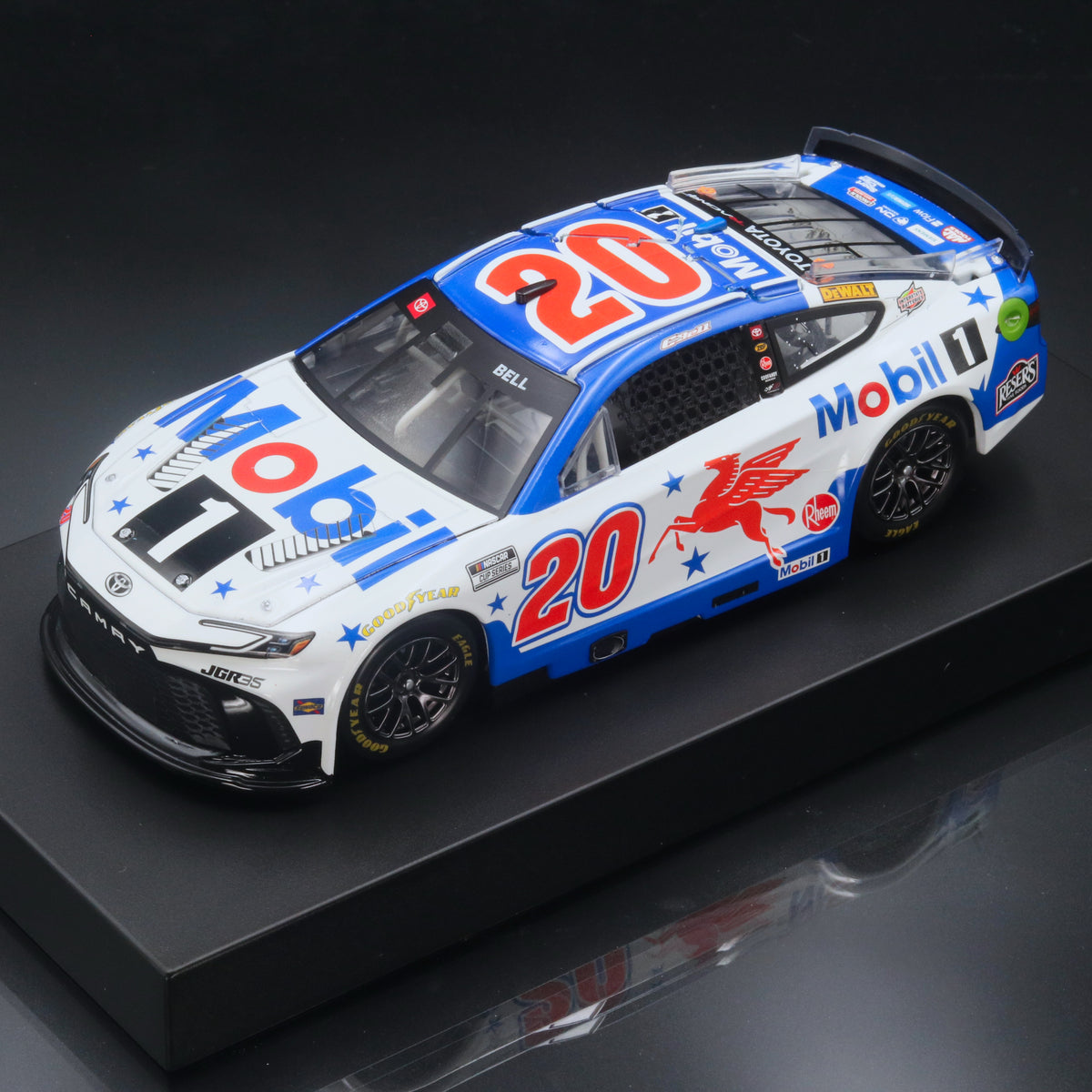 Christopher Bell 2026 Mobil 1 1:24 Diecast