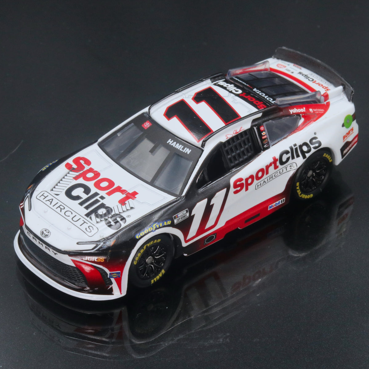 Denny Hamlin 2026 Sport Clips 1:64 Diecast