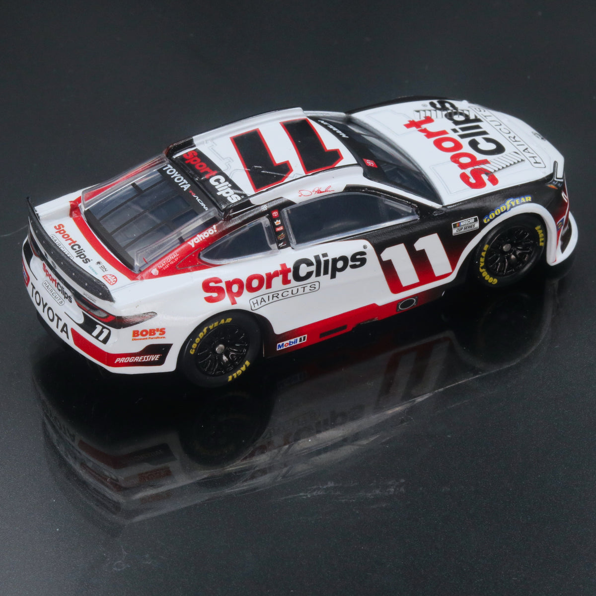 Denny Hamlin 2026 Sport Clips 1:64 Diecast