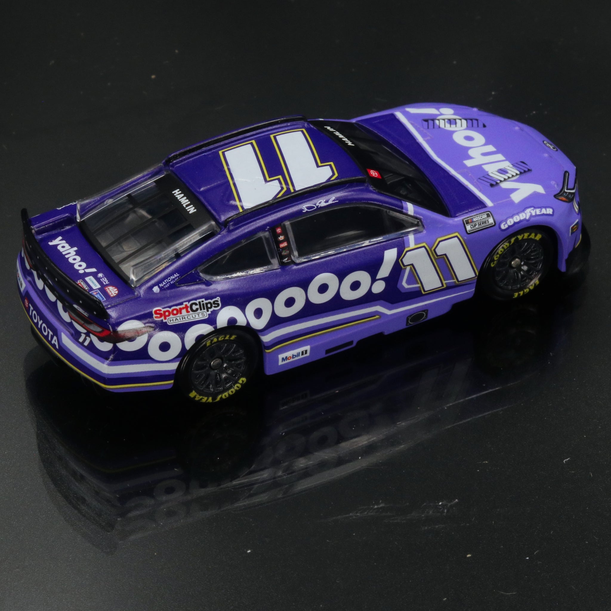 Denny Hamlin 2025 Yahoo! 1:64 Diecast
