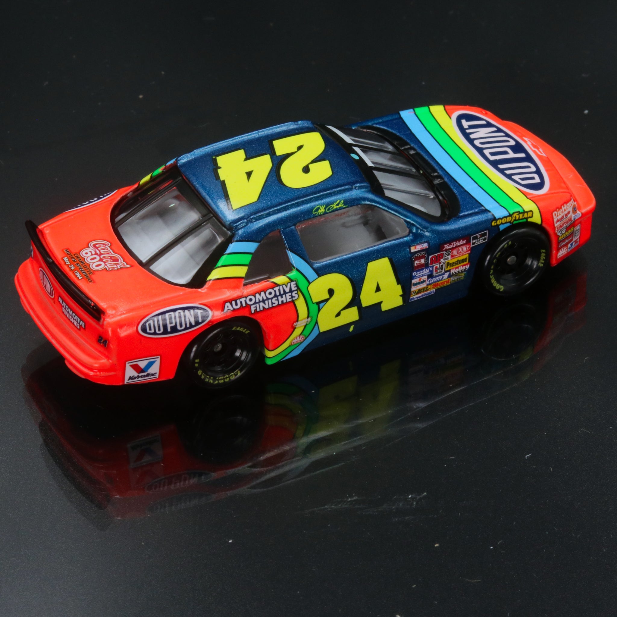 Jeff Gordon 1994 DuPont Charlotte Motor Speedway Race Win 1:64 Diecast