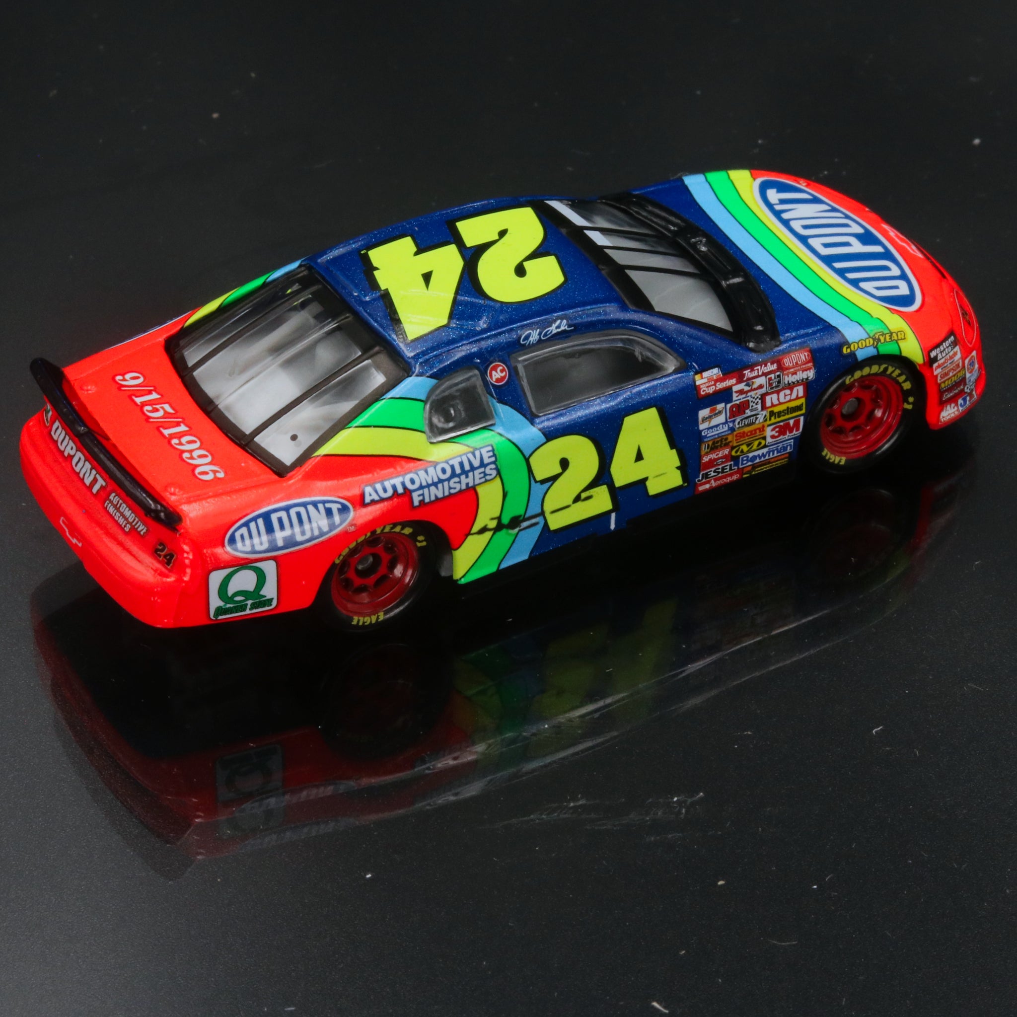 Jeff Gordon 1996 DuPont Dover Motor Speedway Race Win 1:64 Diecast