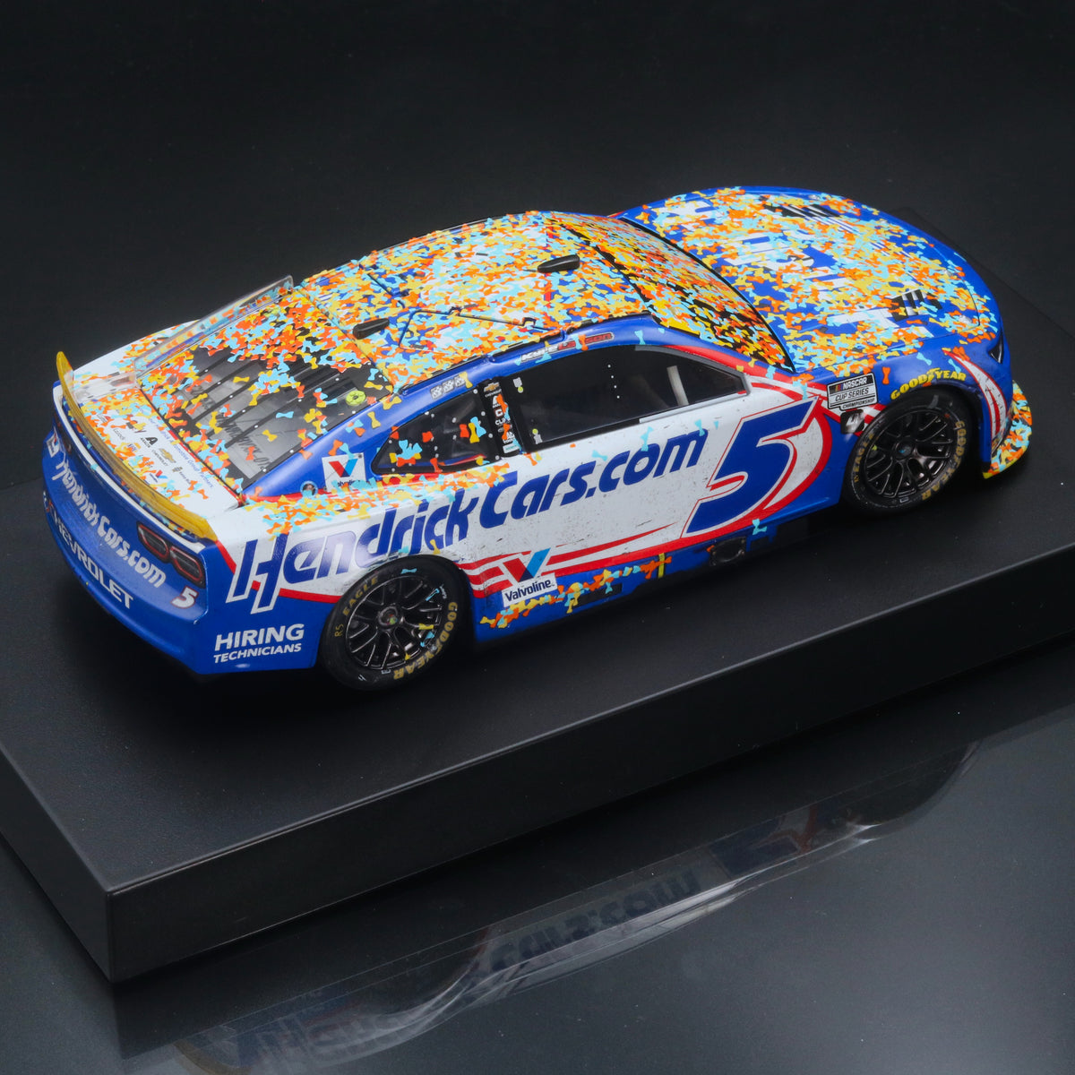 Kyle Larson 2025 HendrickCars.com Champion Raced Version 1:24 Diecast