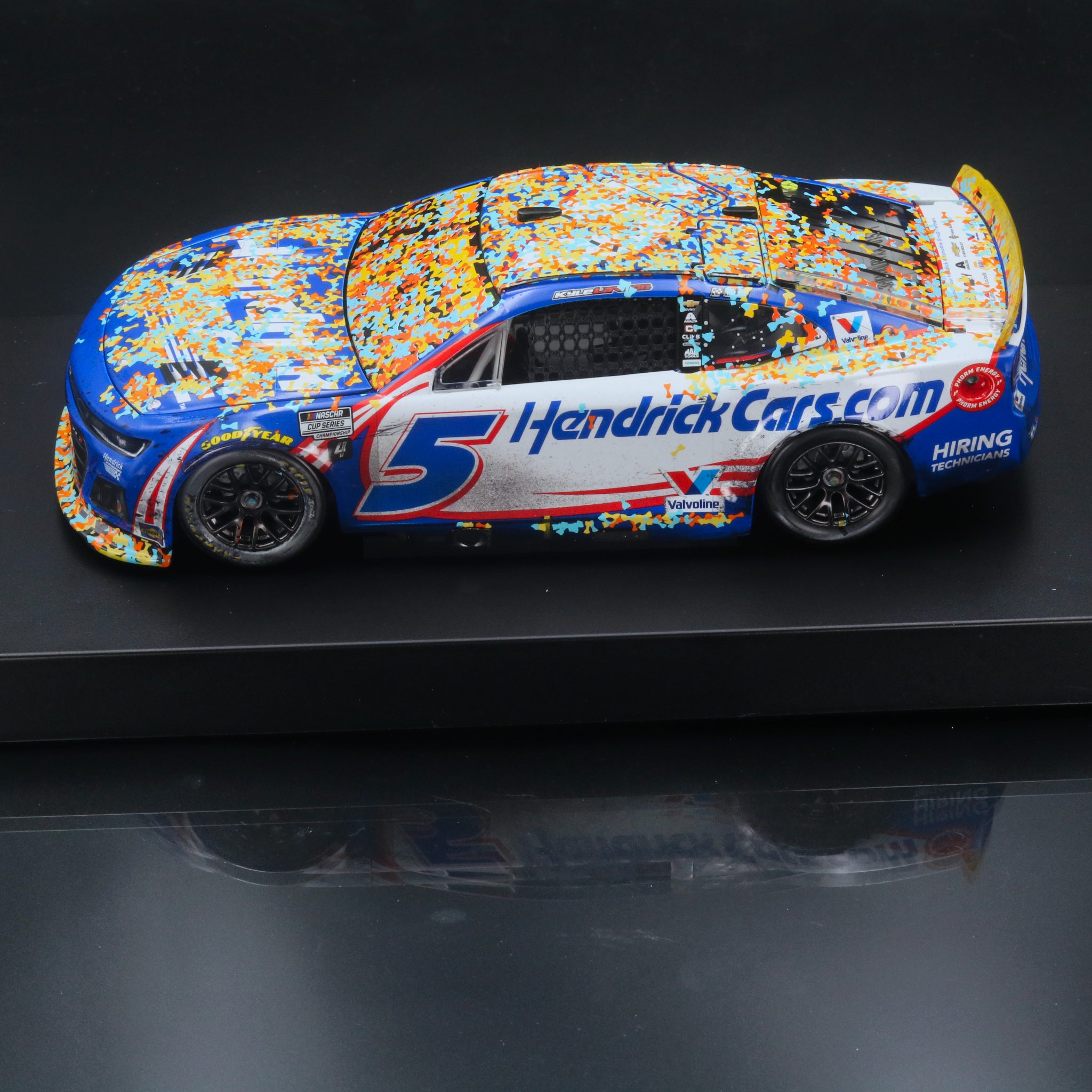 Kyle Larson 2025 HendrickCars.com Champion Raced Version 1:24 Diecast