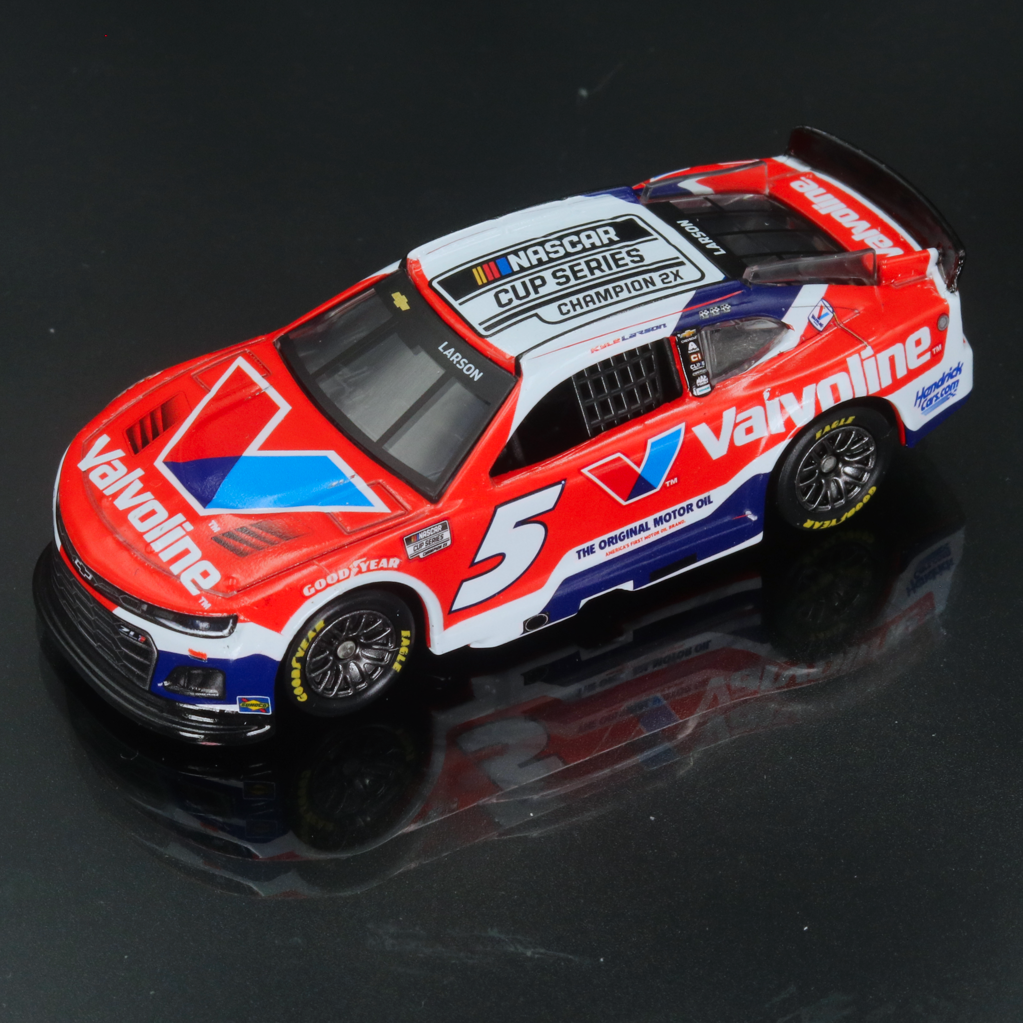 Kyle Larson 2025 Valvoline 2x Champion 1:64 Diecast